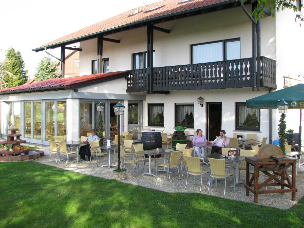 Gasthaus Und Ferienwohnungen Zum Engel Waldbrunn  Buitenkant foto