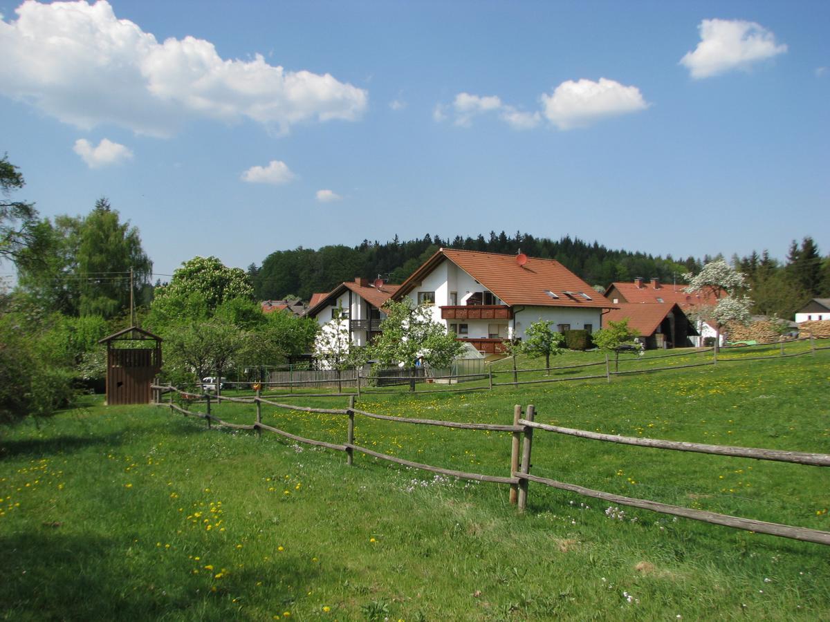 Gasthaus Und Ferienwohnungen Zum Engel Waldbrunn  Buitenkant foto
