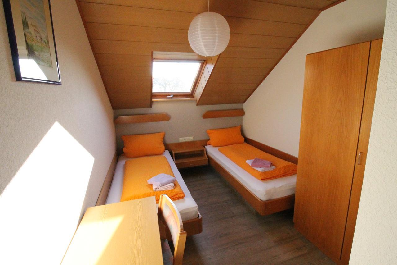 Gasthaus Und Ferienwohnungen Zum Engel Waldbrunn  Kamer foto
