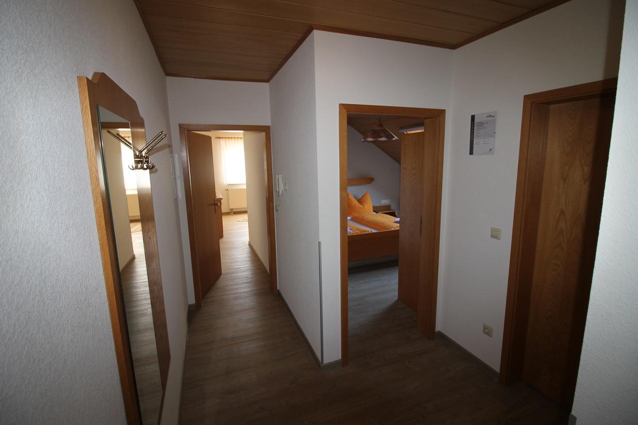 Gasthaus Und Ferienwohnungen Zum Engel Waldbrunn  Buitenkant foto