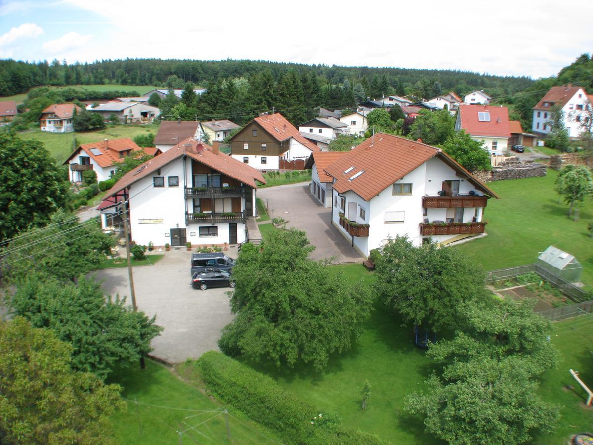 Gasthaus Und Ferienwohnungen Zum Engel Waldbrunn  Buitenkant foto